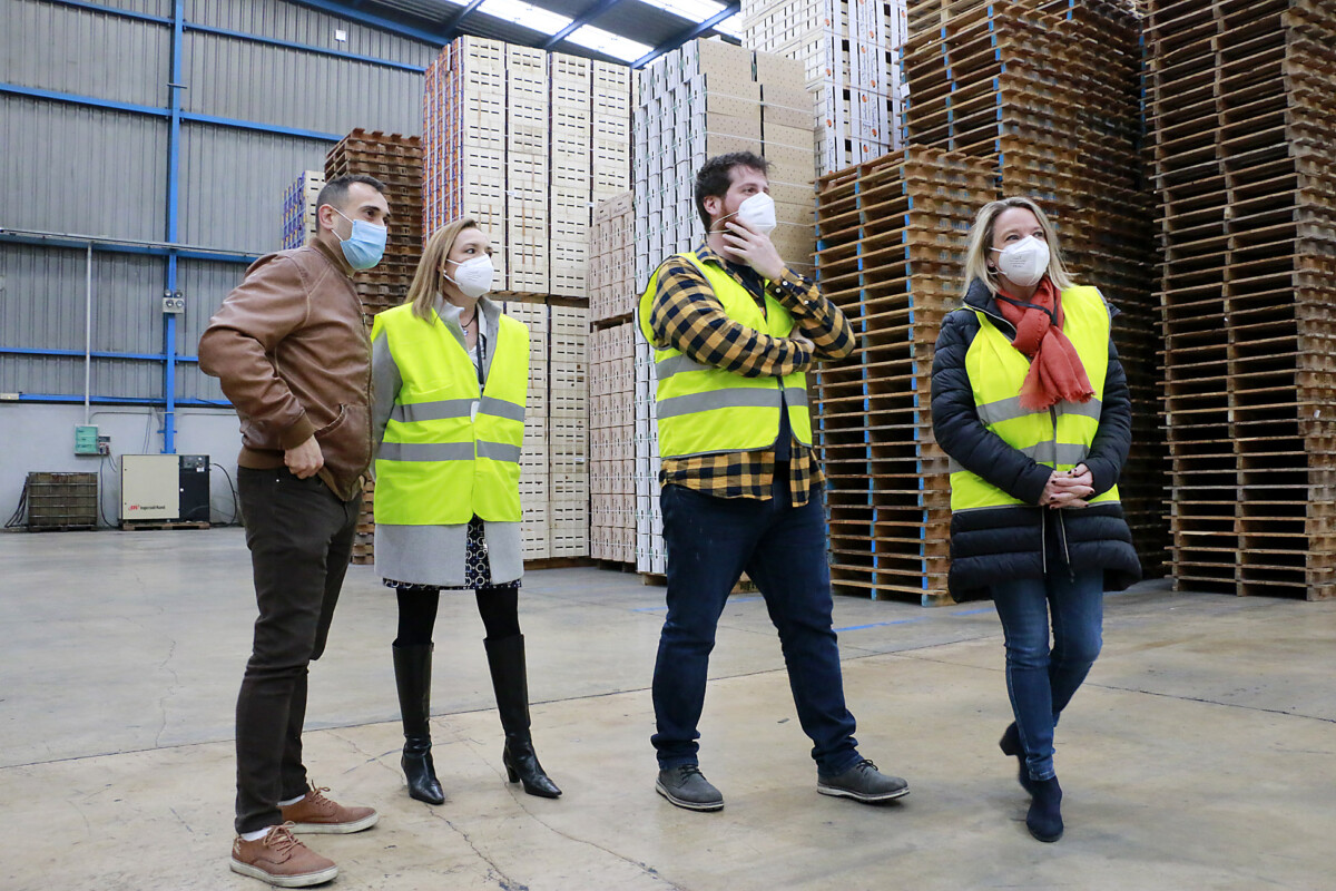 Paz Carceller y Elena Camarero visitan empresa envases Navalón